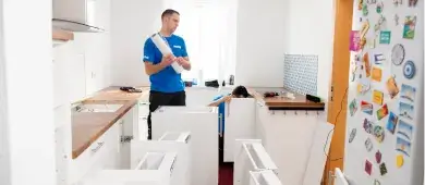 Küchenumsiedlung durch Möbelpacker